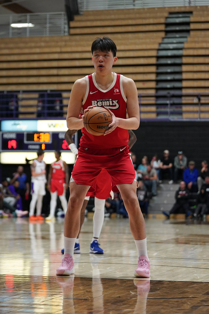 旺财28-队友极坑，仍砍31+8+3，正负值+13，他确实在稳定进步|杨瀚森|圣迭戈快船|快船|杨翰森|洛杉矶快船队_新浪体育_新浪新闻