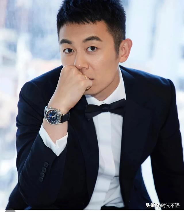 旺财28.com-朱亚文现身上海街头被偶遇，网友：声音很好听，私服帅爆了！